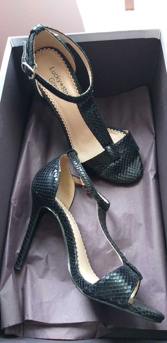 Sandale negre/Pantofi  decupati cu toc marimea 35