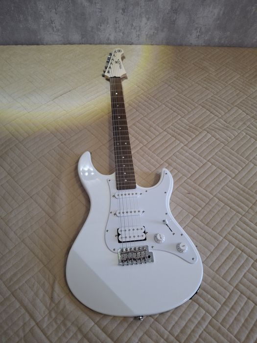 Yamaha Pacifica 012 WH — новая, состояние идеальное