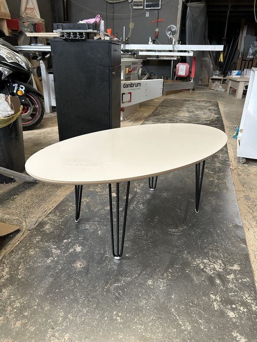 Masuta living cu design modern