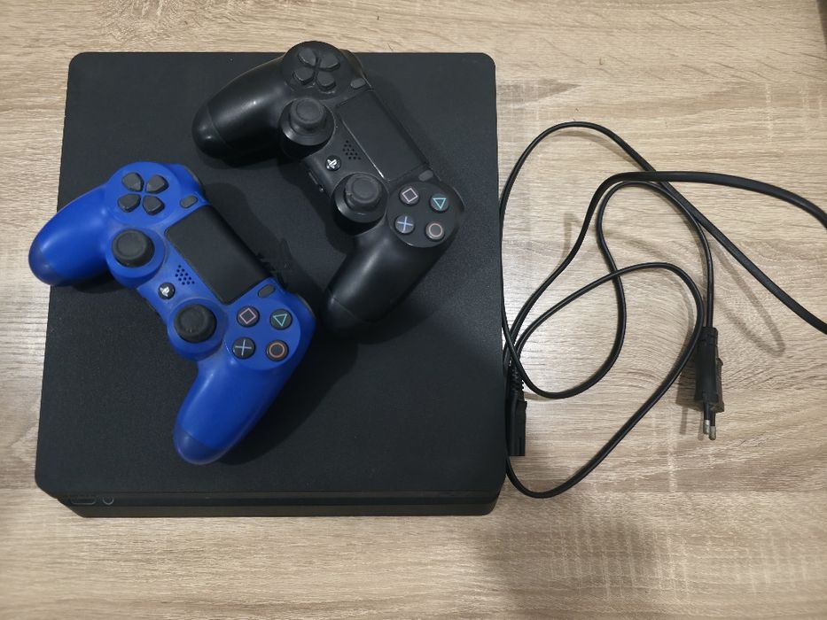 Продам PS4 slim на 1тб. Версия системы 9.60!!! Можно прошить!!!