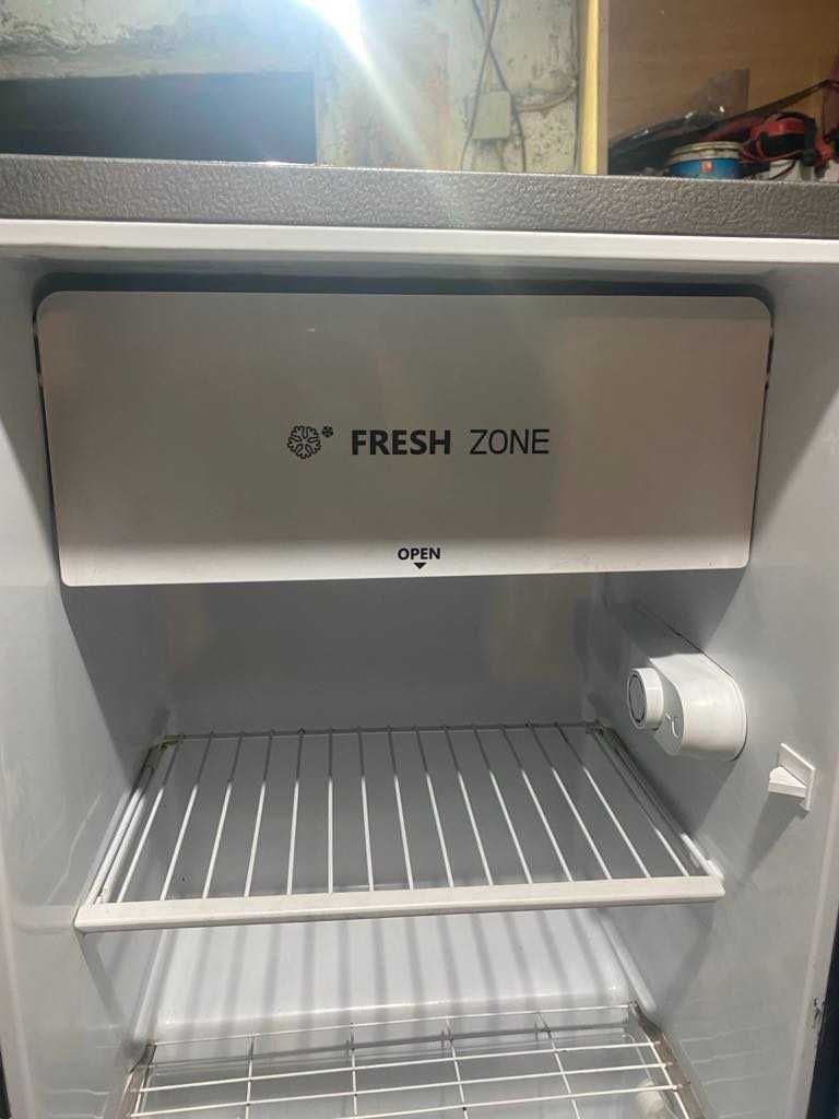 Frigider 12v.pentru rulote. Este cu compresor.