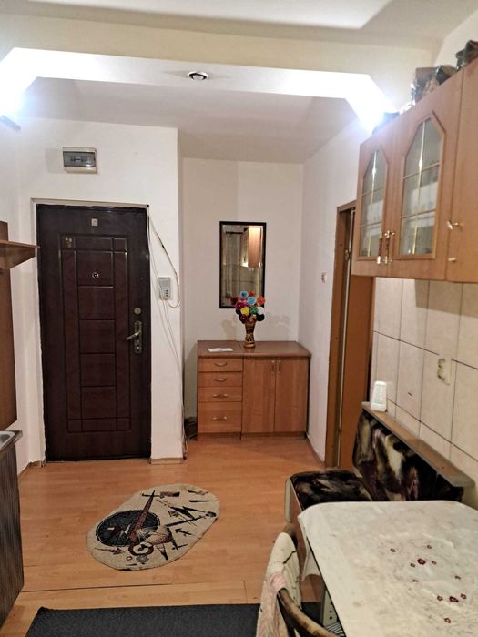 Vând apartament parțial mobilat în Hunedoara