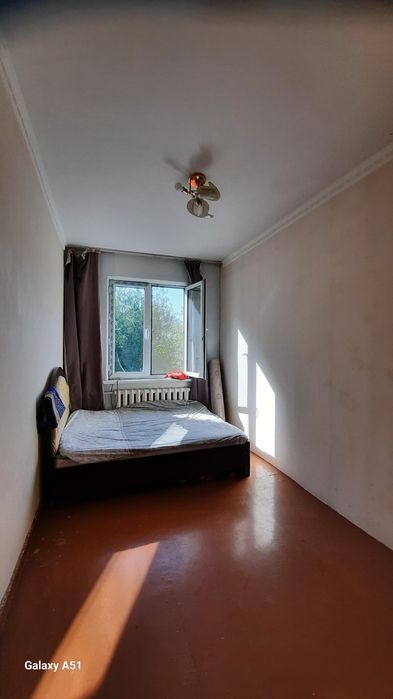 Срочно продаётся микрорайон Ташгрзсс  2/4/4  перекрёстке Сельхоз.