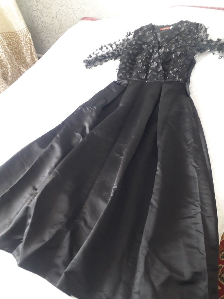Продам чёрный вечерний платья