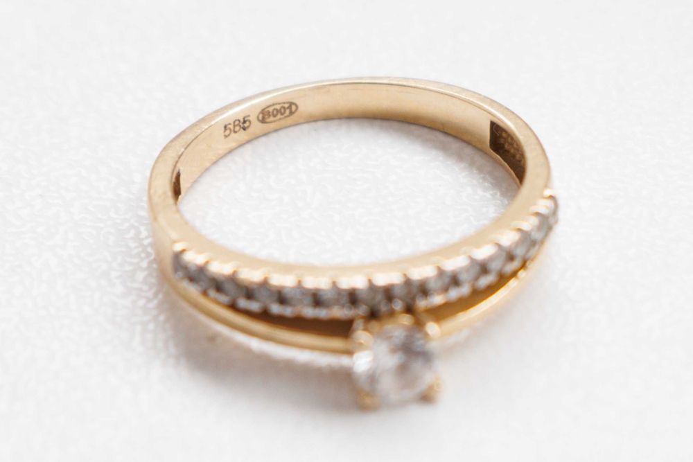 Inel aur 14K logodna cu pietre albe XS