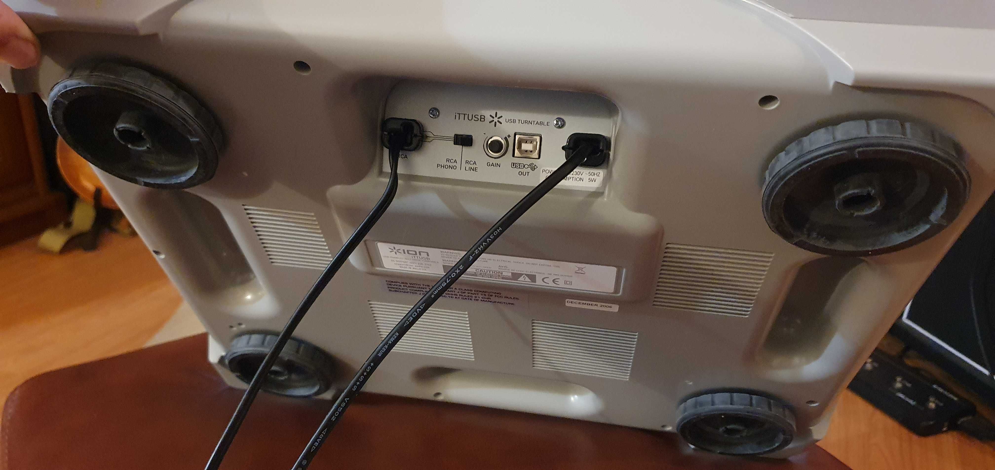 ION USB грамофон с ремъчно задвижване и оригинална кутия
