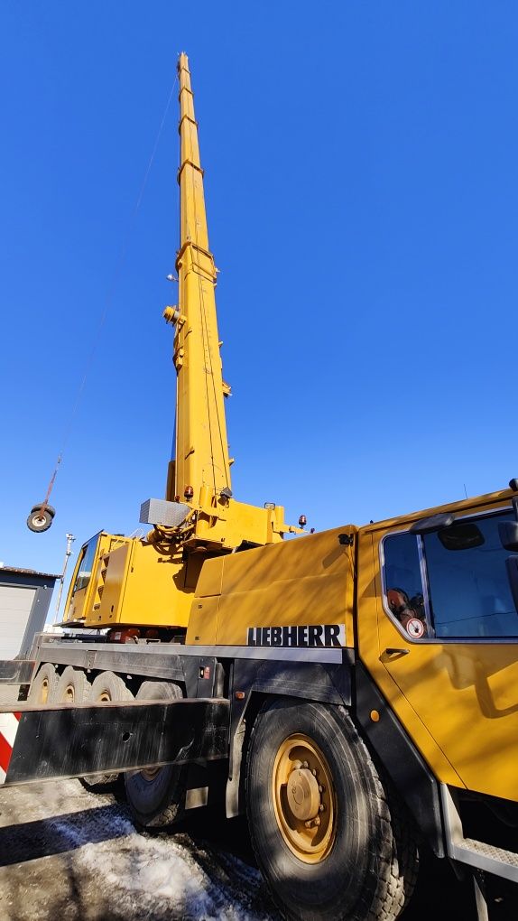 De inchiriat macara 100 t