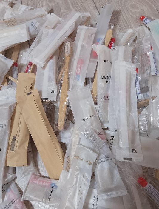 Срочно набор дорожных зубная паста и щётка.