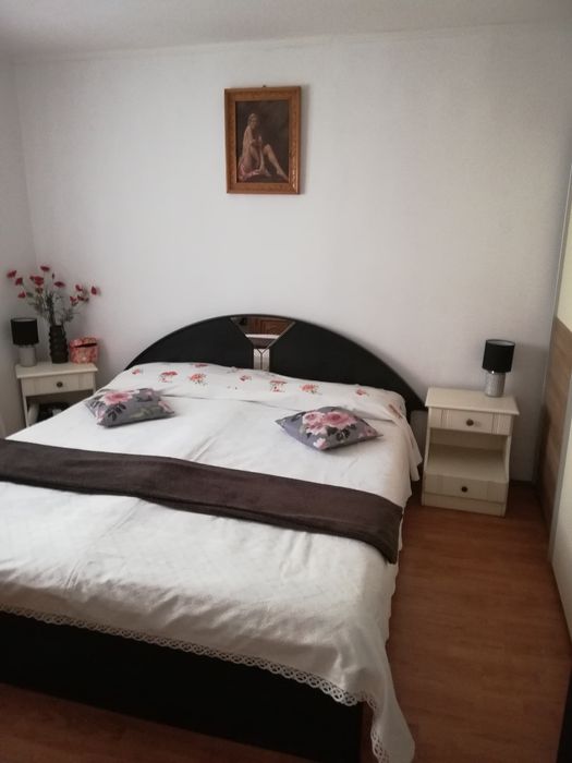 De vânzare  sau schimb cu casă apartament cu 4 camere, etaj 2 zona mic
