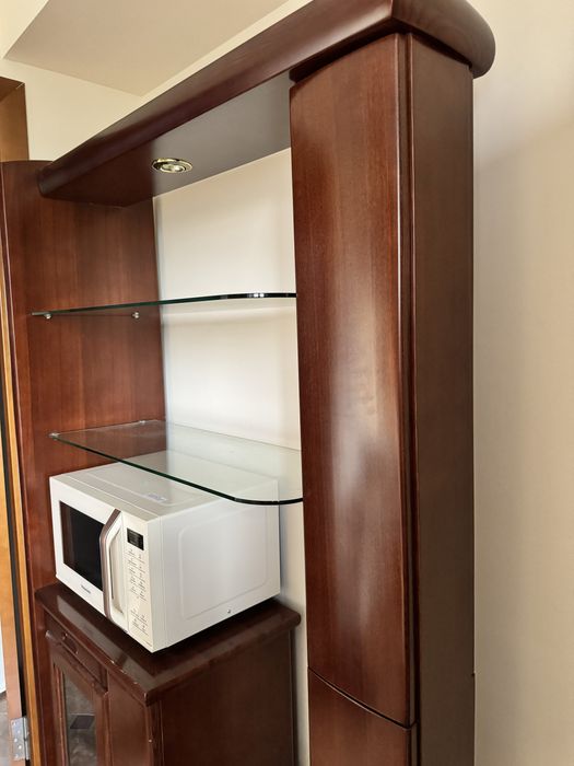 Деревянный шкаф на кухню