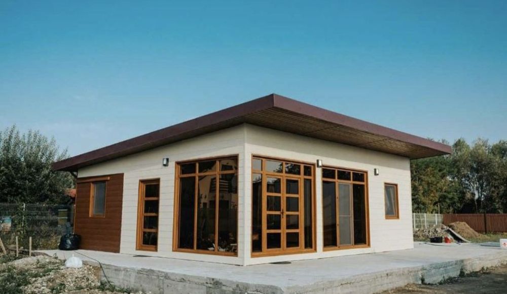 Vând casă de locuințe din panouri Sandwich