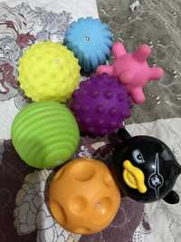 Тактильные мячики+ заводная игрушка для игр в воде