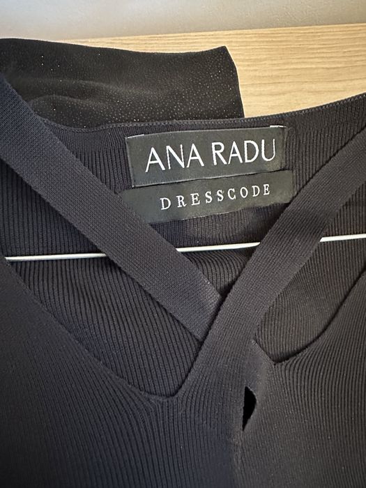 Rochie Ana Radu cu pene la mâneci
