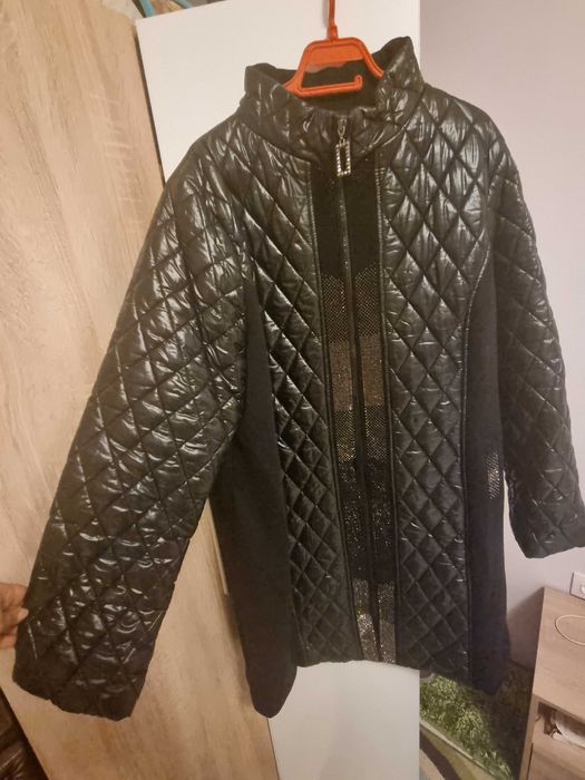 Яке-Палто подходящо както за ежедневие,така е за официални поводи