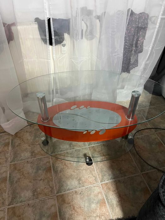 Стъклена холна маса