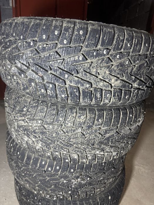 Зимние шины 215/60/16