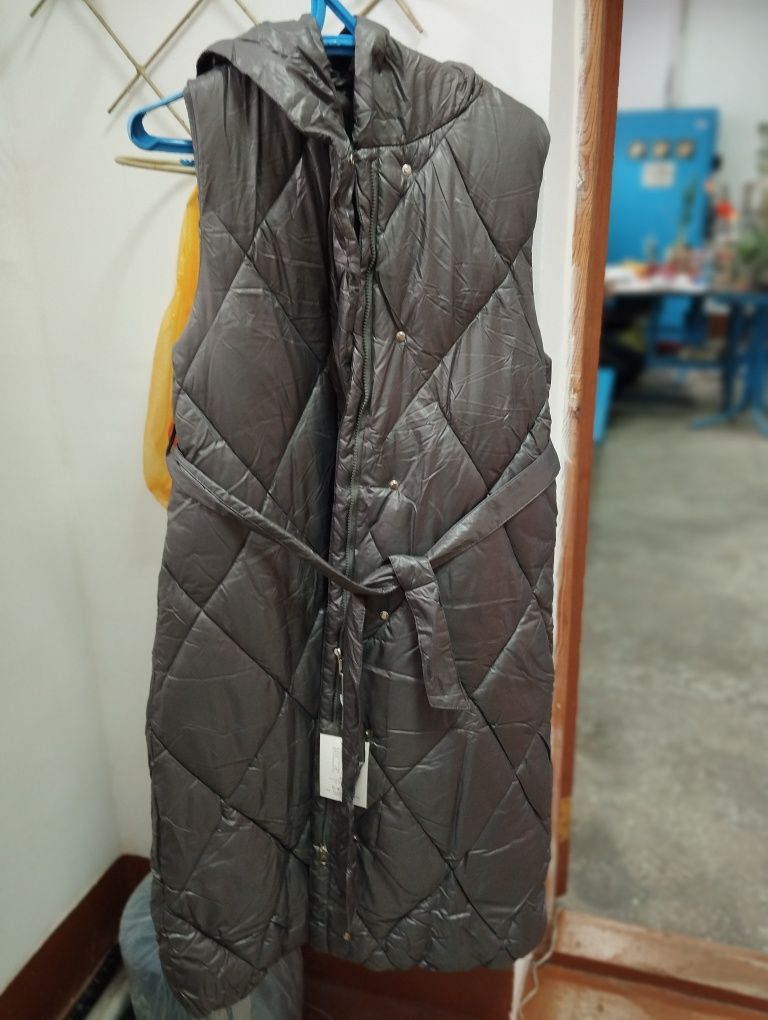 Продам женскую жилетку
