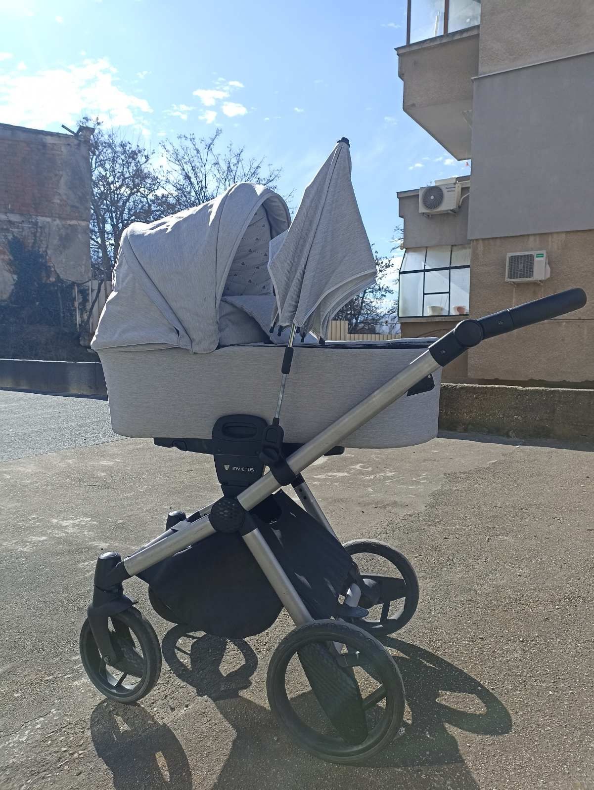 Детска количка с бебешки кош