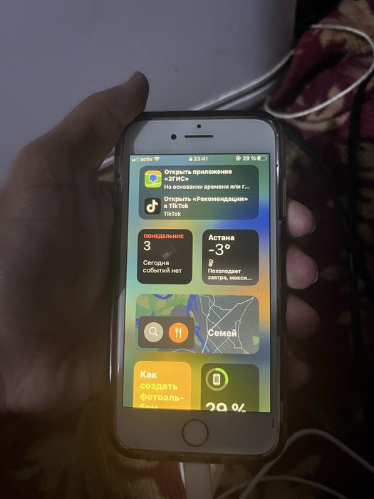 Айфон 8 четкий бары жасап тұр