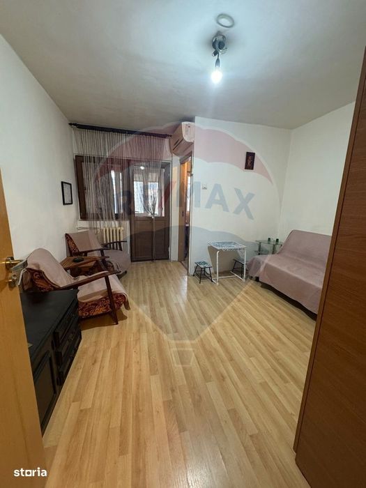 Garsoniera decomandata, etaj1/4,  libera, utilata