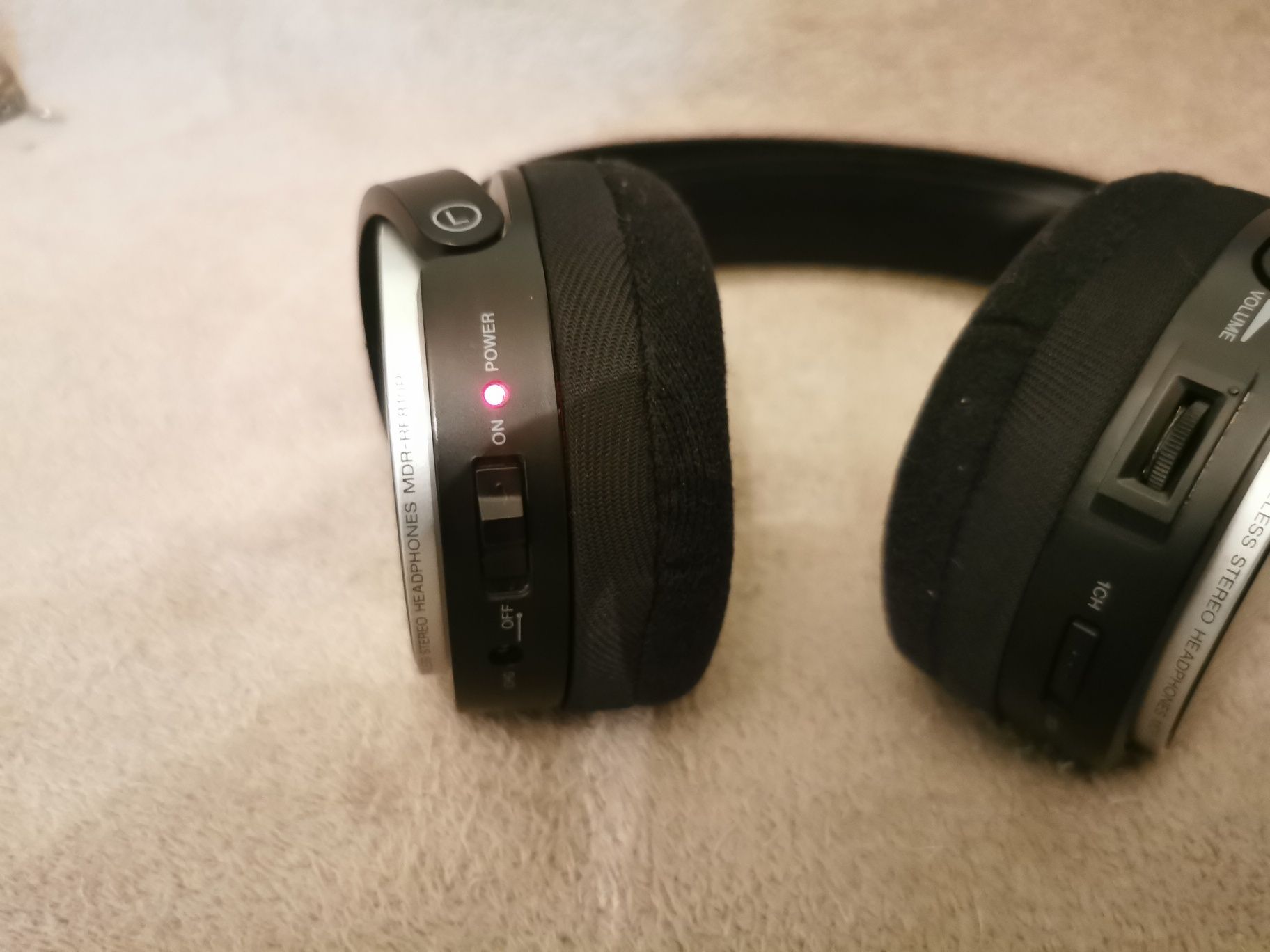 Безжични слушалки SONY mdr-rf810r