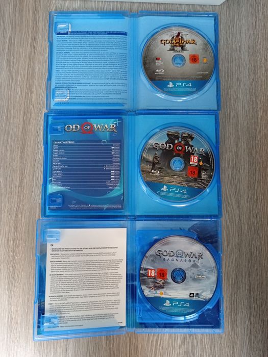 PlayStation 4 cu 2 controllere și 3 jocuri