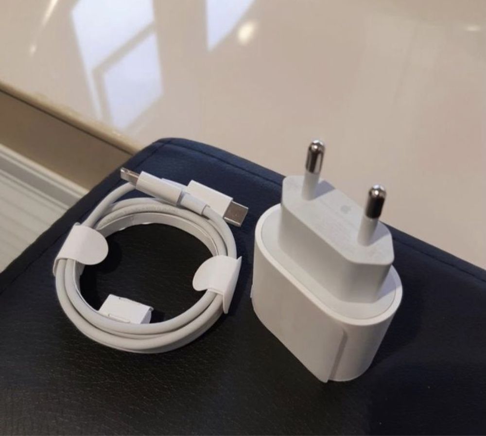 Продам новый зарядка для все маркы Айфона Шнур с адаптером20W