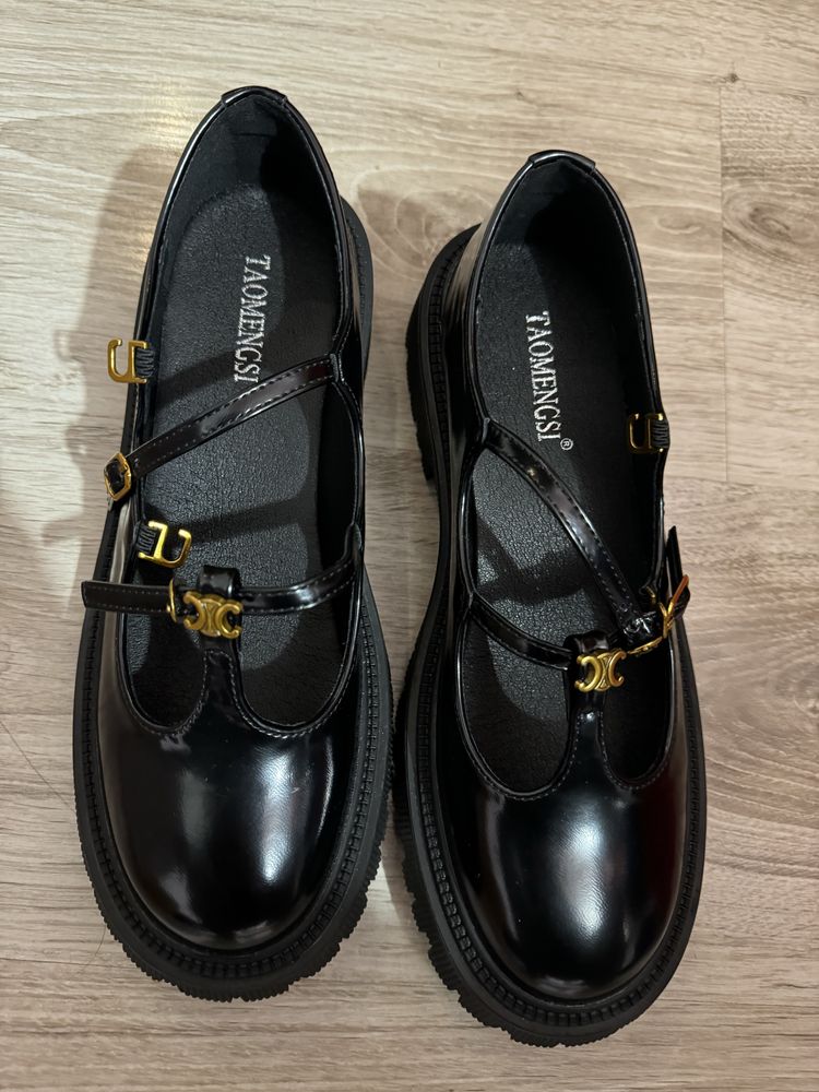 Черни дамски обувки Лоуфъри