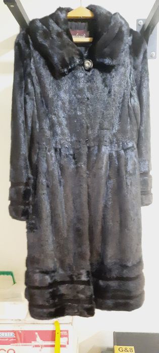 Продам норковую шубу