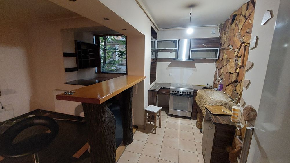 Vând masa suspendata din lemn masiv - zona Gara DE Nord