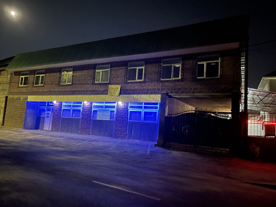 Тау самал. Коммерческое помещение