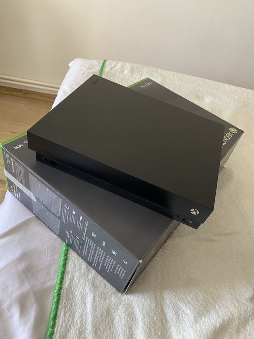 Xbox One X + 7 jocuri
