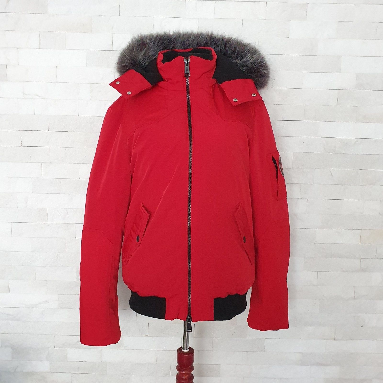 GUESS ново мъжко яке М размер