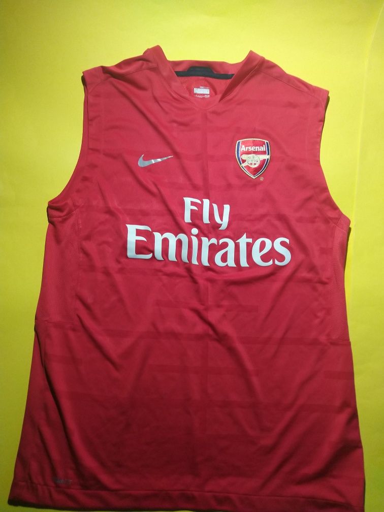 Nike.   Arsenal.       L