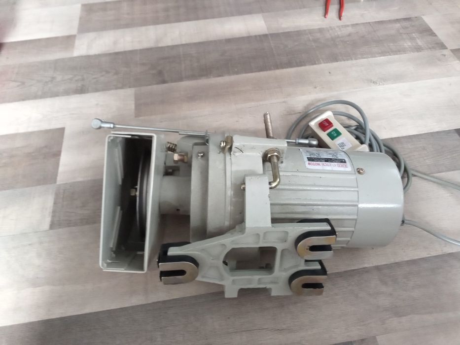 Vând motor electronic 220 v și motor 220 v cu ambreiaj în stare bună