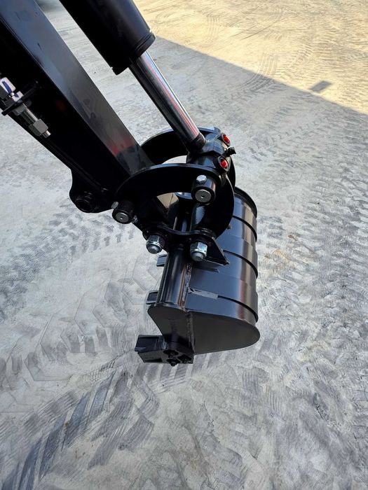 Miniexcavator Diesel pe Senile 1000 kg De Vanzare