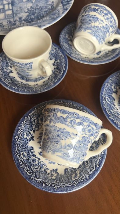 Set 4 cesti de cafea pictate +farfurie  ovala de servire