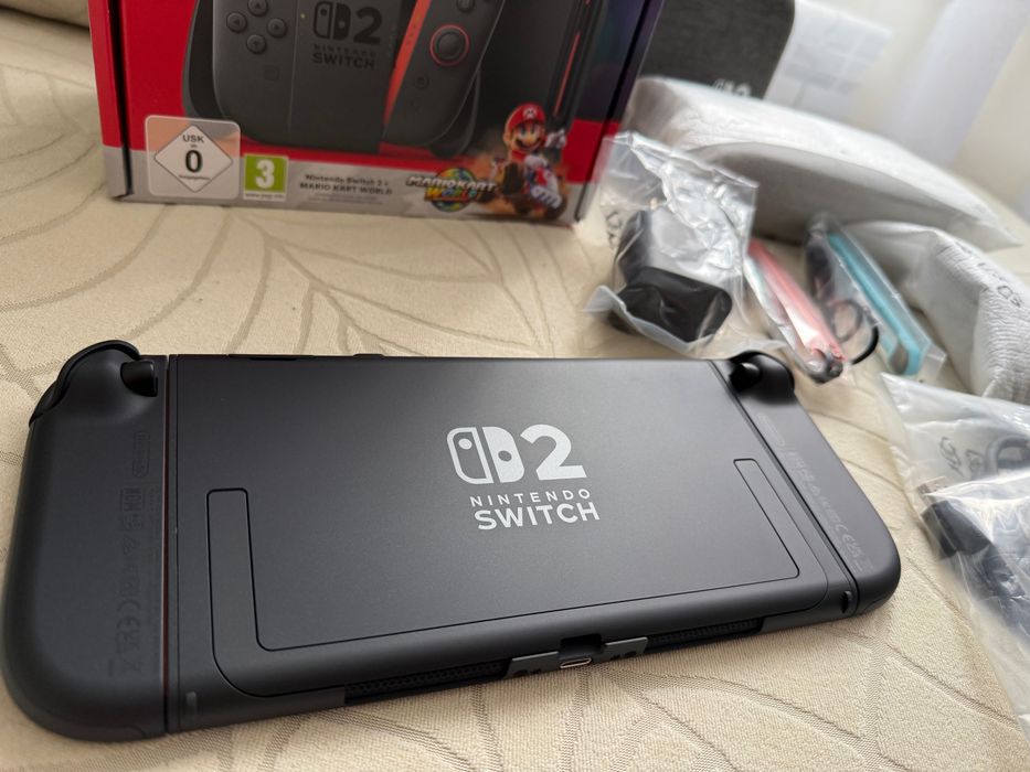 Nintendo Switch 2 + калъф и залепено стъкло + 2 игри