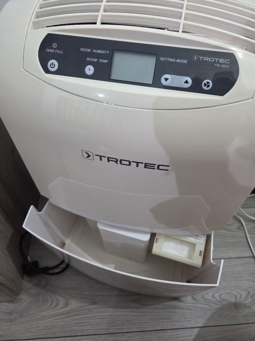 Vand Dezumidificator Trotec TTK 100 E, 30 litri/zi, 220mc/ora