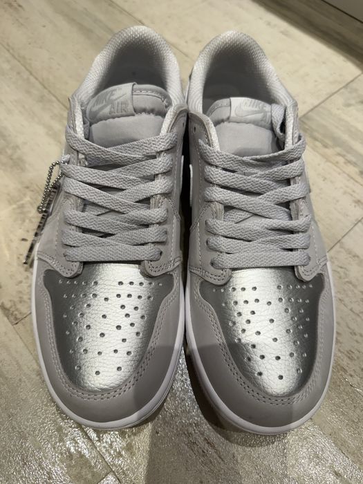 Jordan mid 1, marimea 40