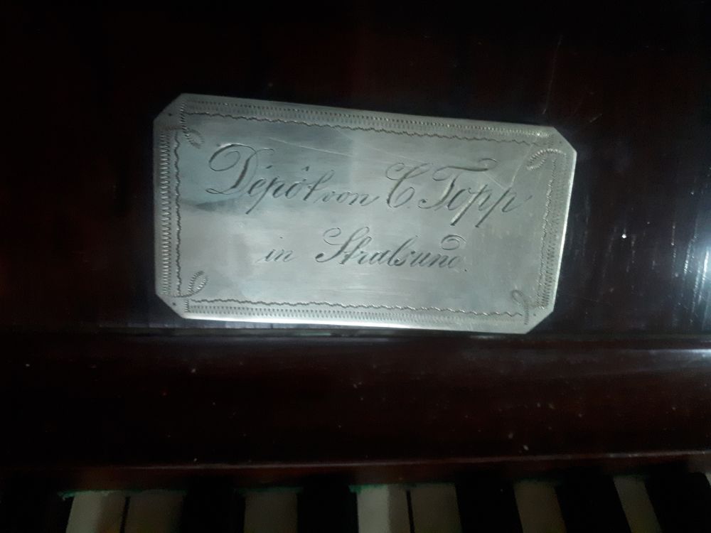 Антикварное фортепиано