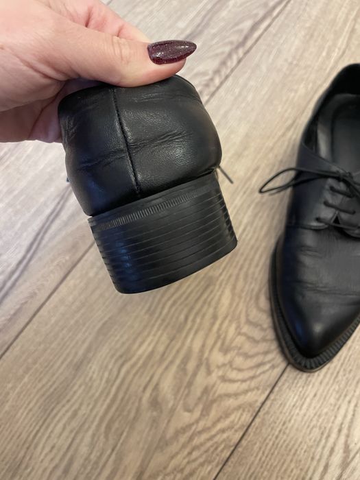 Черни обувки с остър връх от естествена кожа