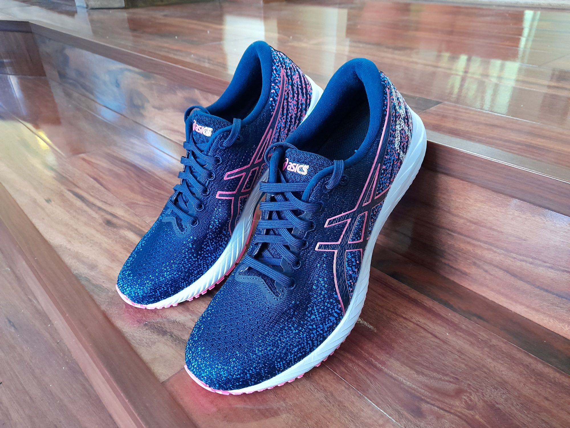 Asics Gel - DS Trainer 26 . Marime: 39,5 / 25 cm.