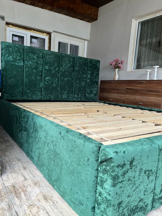 Pat tapitat verde catifea