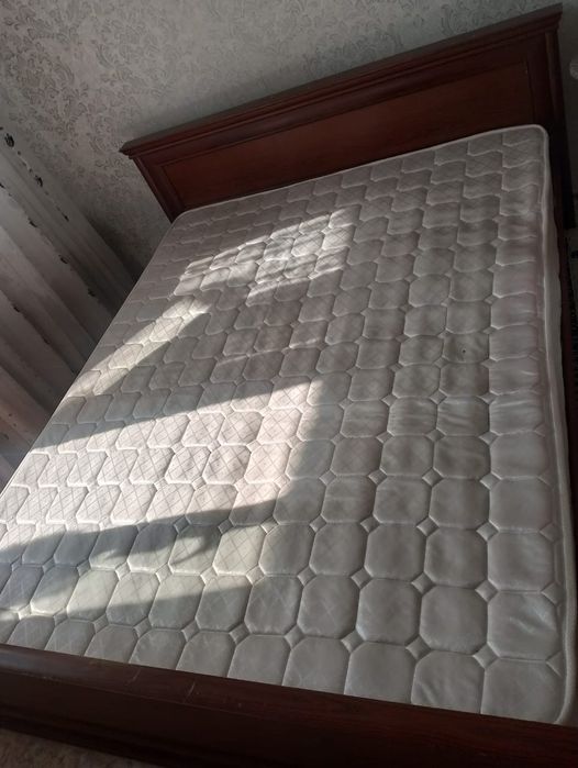 Продам спальный комплект для спальни в хорошем состоянии