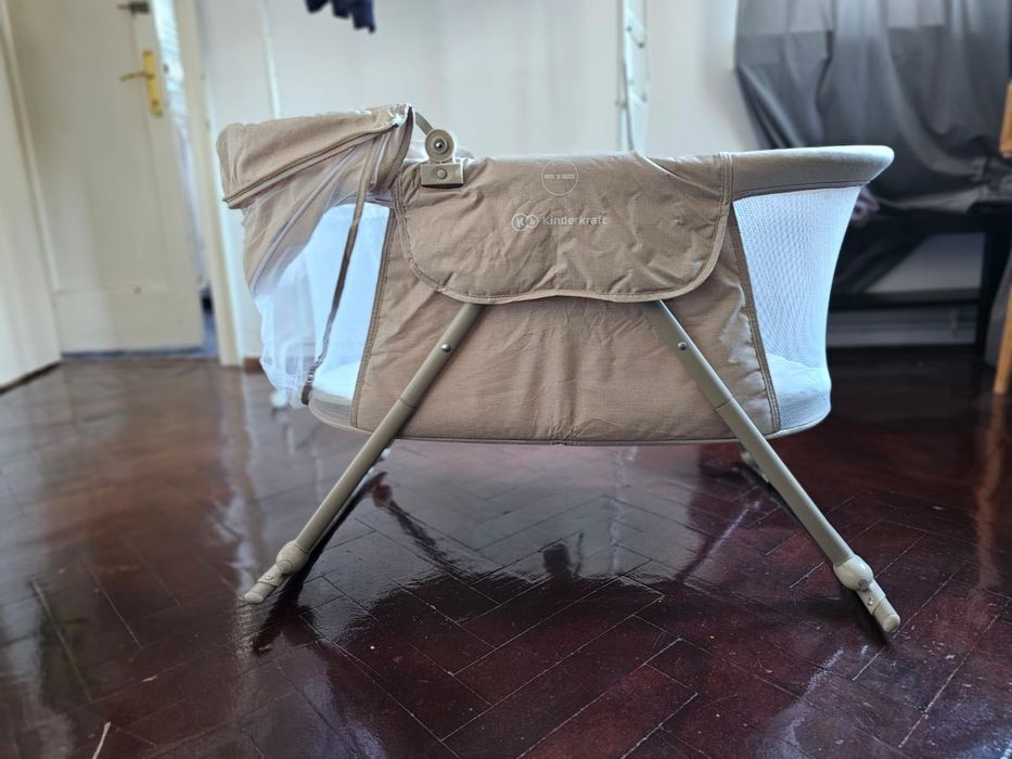 Pătuț pliabil și balansoar Kinderkraft
Stare foarte bună.