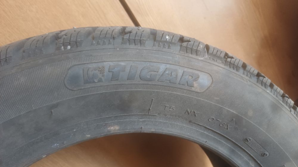 Шины продам шипованную.