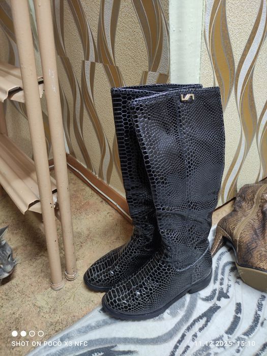 Продаются Сапоги женские