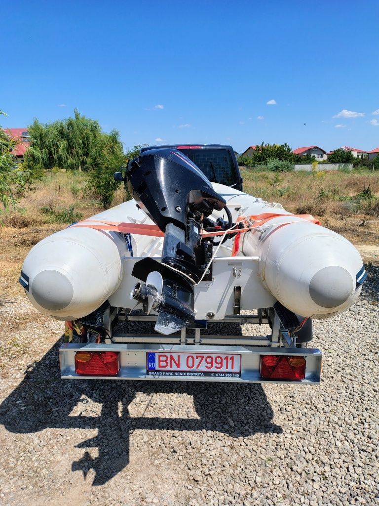 Ansamblu barca,motor și periodoc nou
