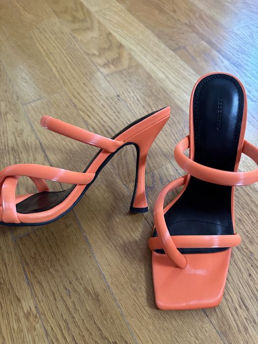 Saboti cu toc Reserved